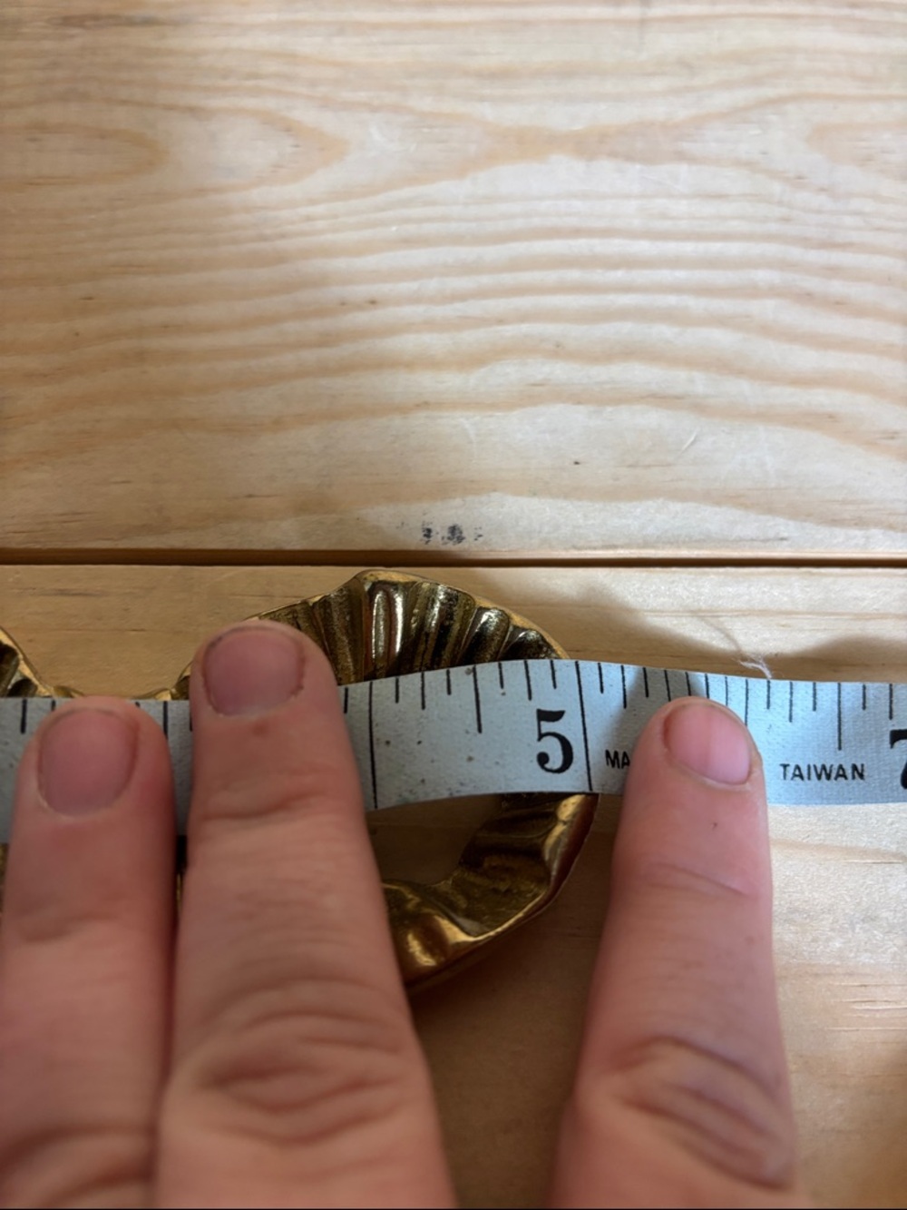 Vintage brass bow hook - Picture 5 of 5